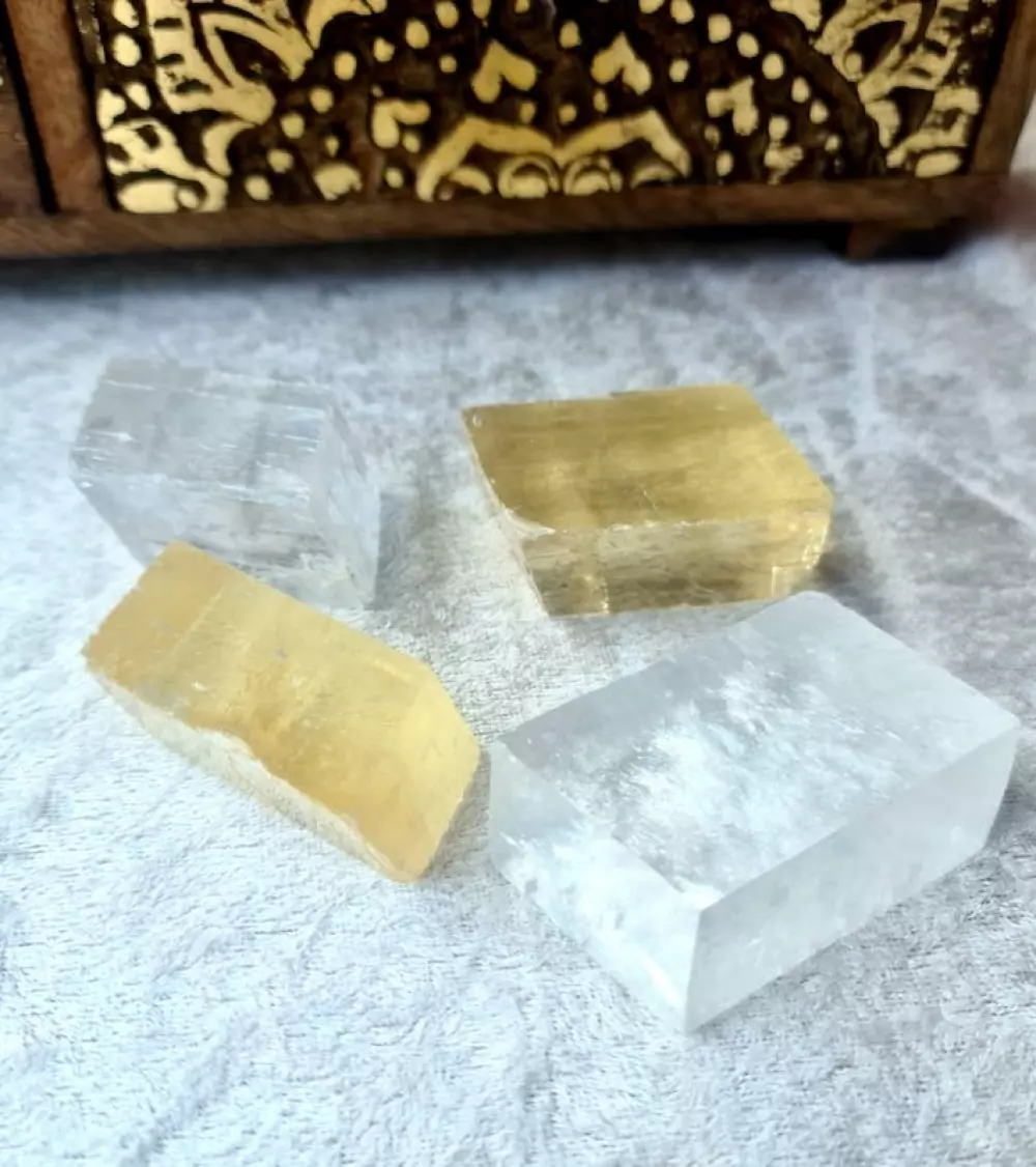 Rå kalsitt fra Kina - gul - hvit - honning 7072052201516 Krystaller & smykker