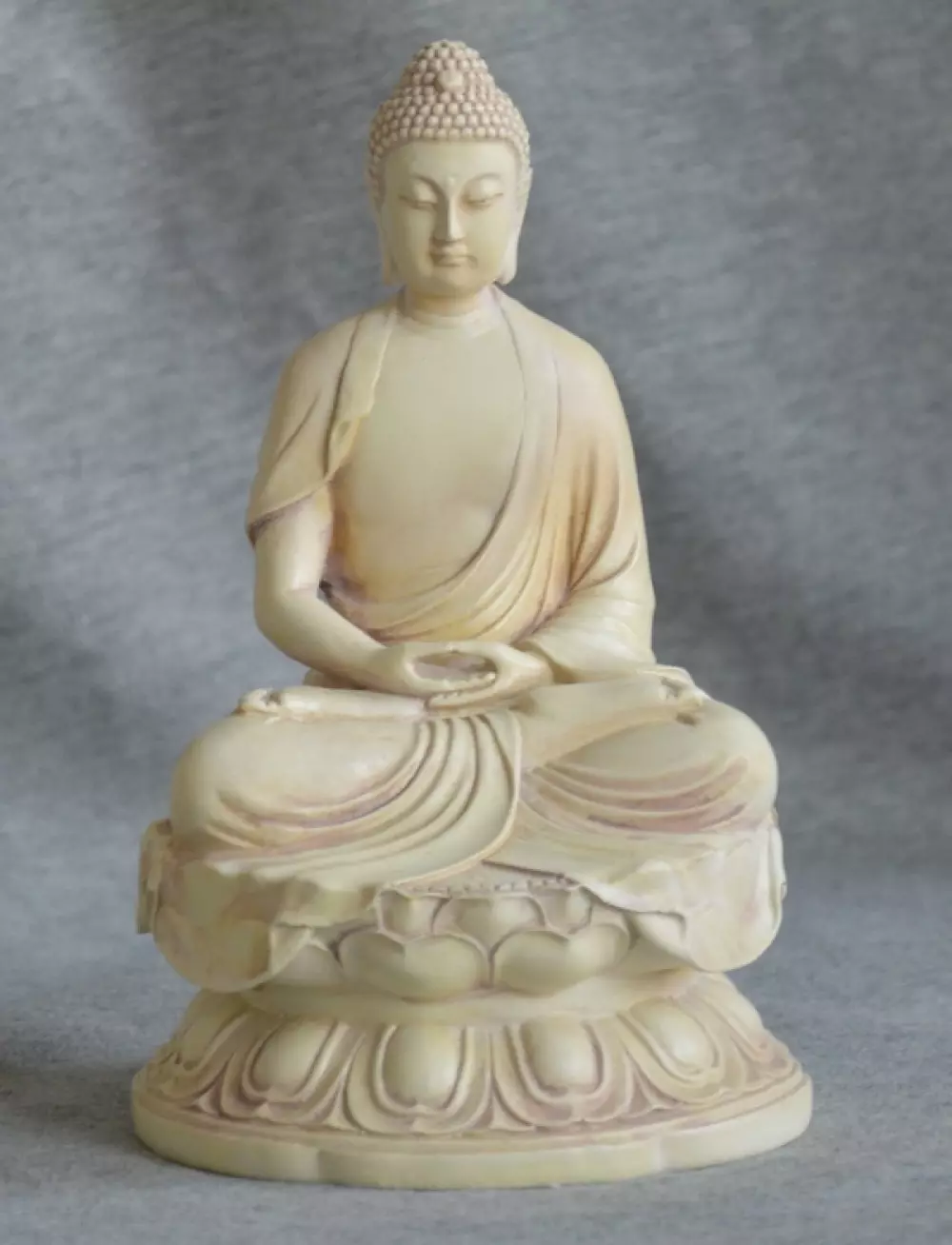 Buddha meditation on lotus base 16,5 cm, Hjem & interiør, Statuer & figurer