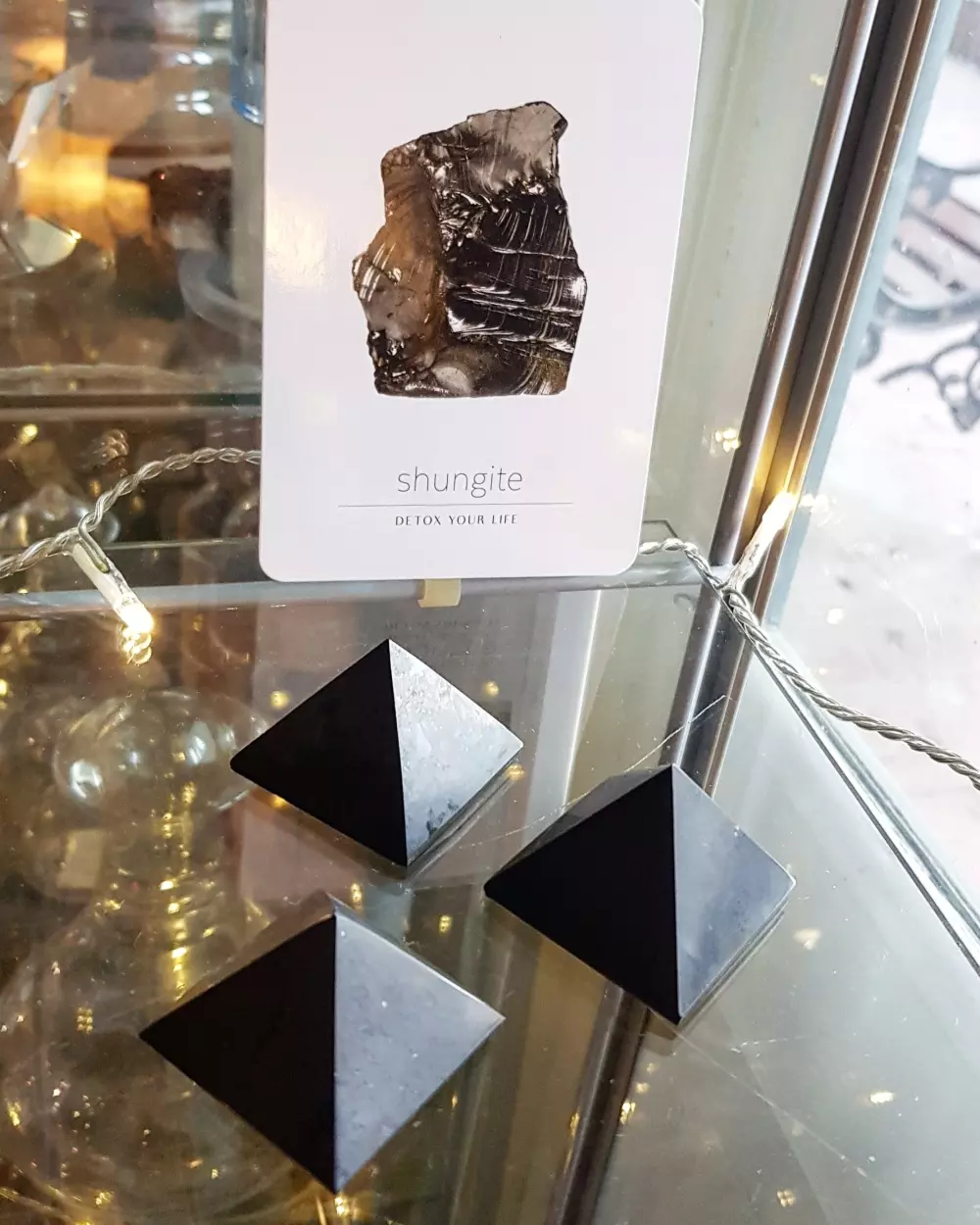 Pyramide shungitt - 40mm, Krystaller & smykker, Krystaller