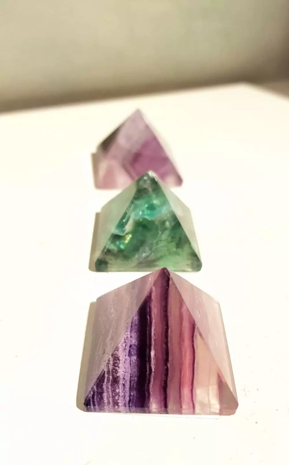 Pyramide fluoritt - 30mm, Krystaller & smykker, Krystaller, Måler ca. 3x3x2 cm.