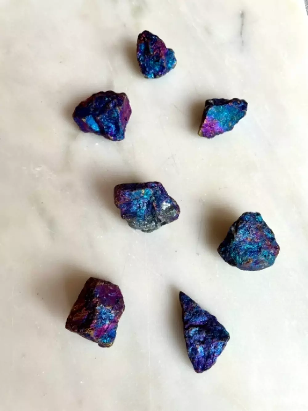 Påfuglstein, Bornite, kobberkis, gjenfødelse, positivitet, iriserende farger, chakraer, lykke, glede, mineral