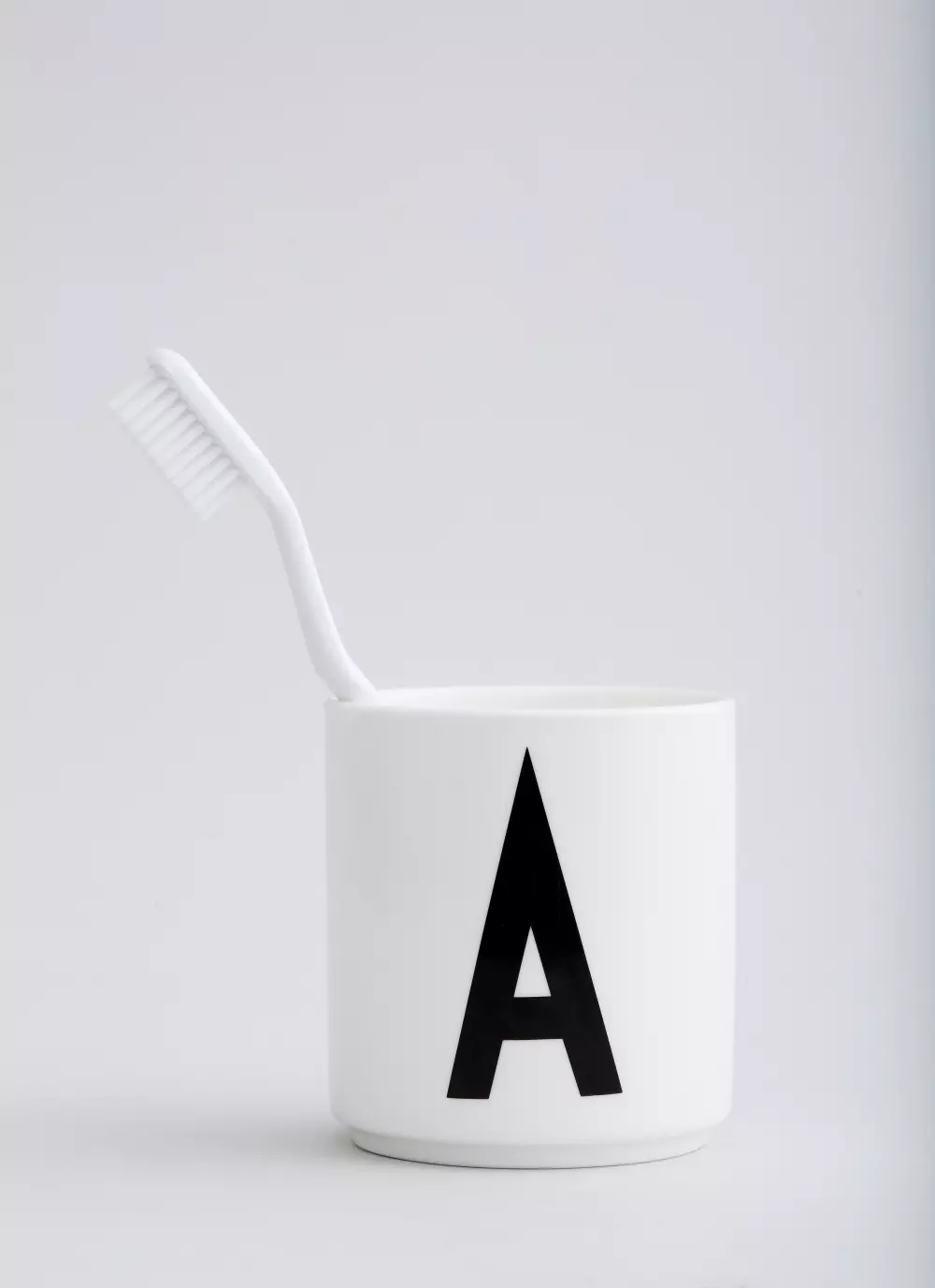 Design Letters Hvit Kopp A, 5710498720018, 10201000A, Kjøkken, Krus og Skåler, Design Letters, Personal Porcelain cup White A-Z