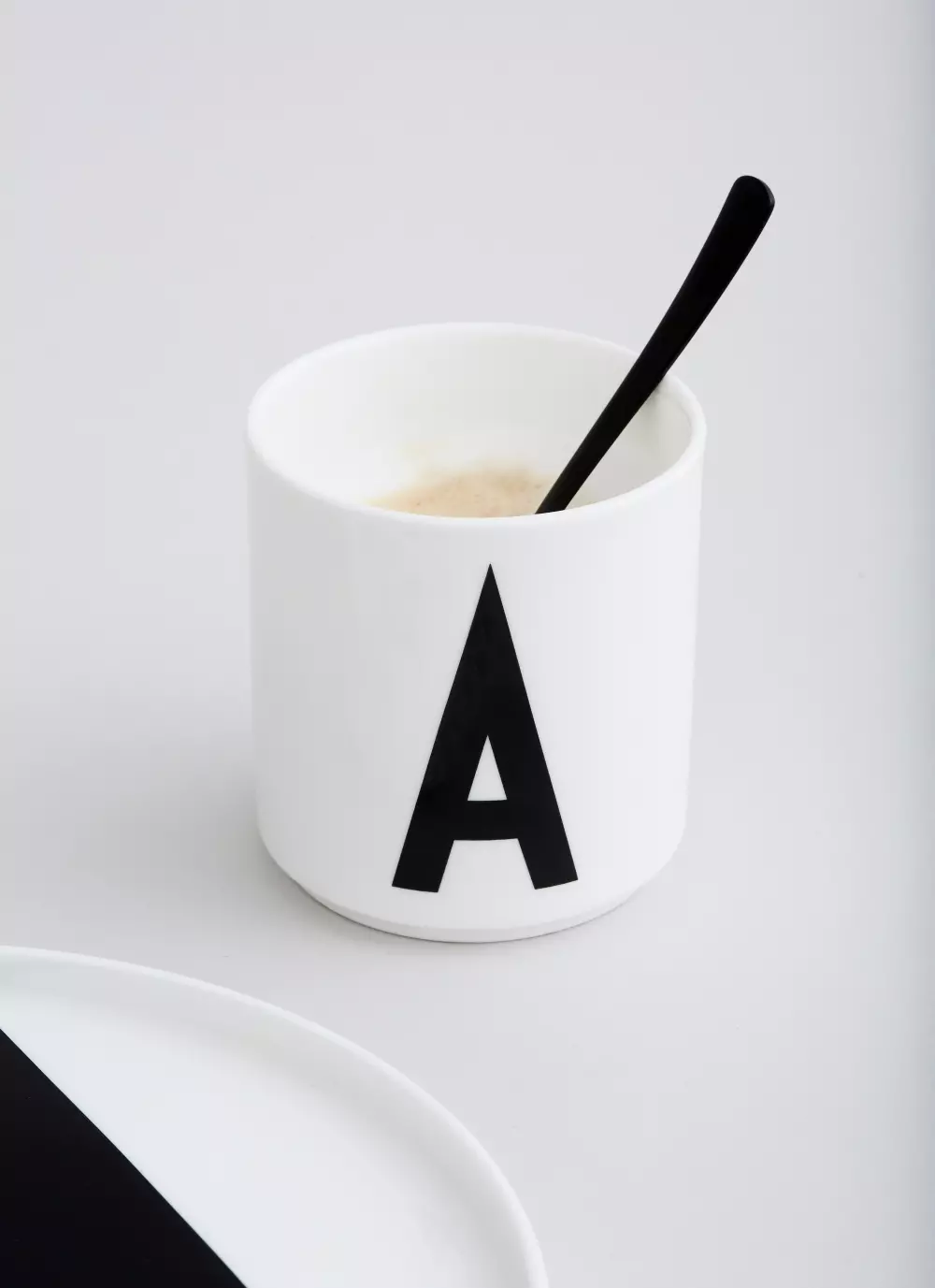 Design Letters Hvit Kopp A, 5710498720018, 10201000A, Kjøkken, Krus og Skåler, Design Letters, Personal Porcelain cup White A-Z