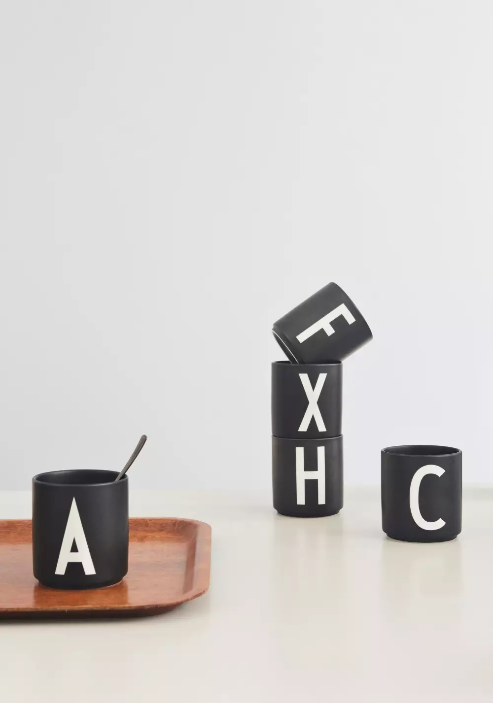 Design Letters Sort Kopp A, 5710498733162, 10204000A, Kjøkken, Krus og Skåler, Design Letters, Personal Porcelain cup Black A-Z