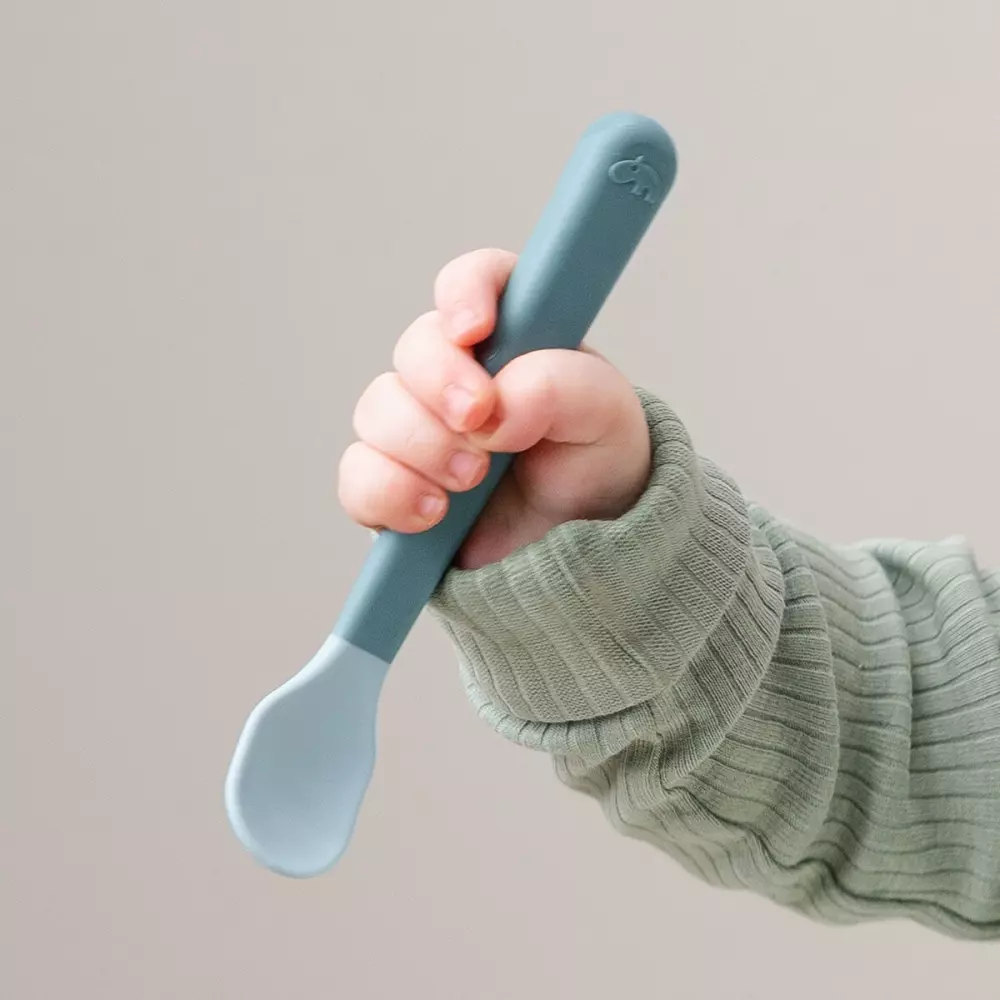 Foodie Easy-Grip Babyskje Blå, 5712643053439, 1146512, Kjøkken, Barn, Done by Deer, Foodie easy-grip baby spoon 3-pack Blue