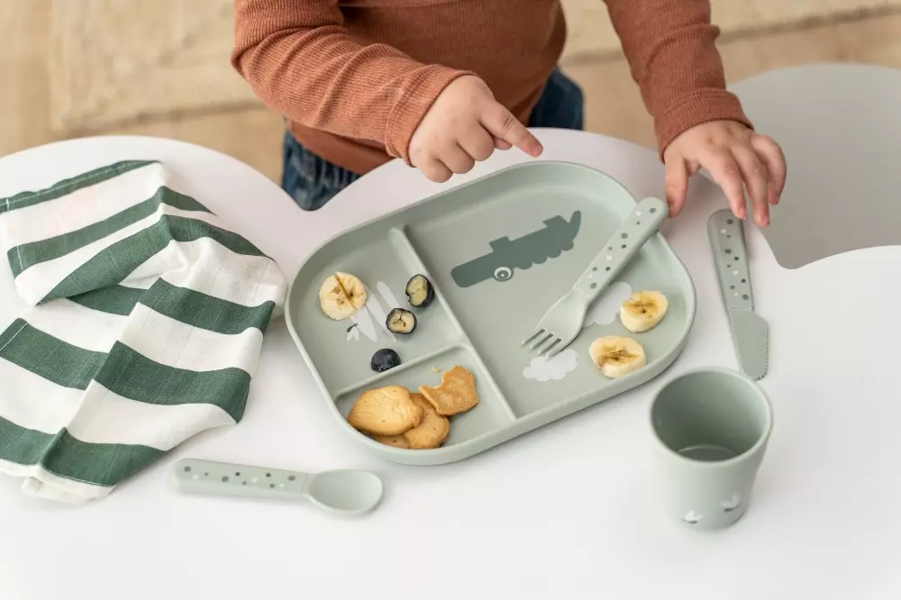 Foodie Bestikksett Happy Dots Grønn, 5712643047698, 1236523, Kjøkken, Barn, Done by Deer, Foodie cutlery set Happy dots Green