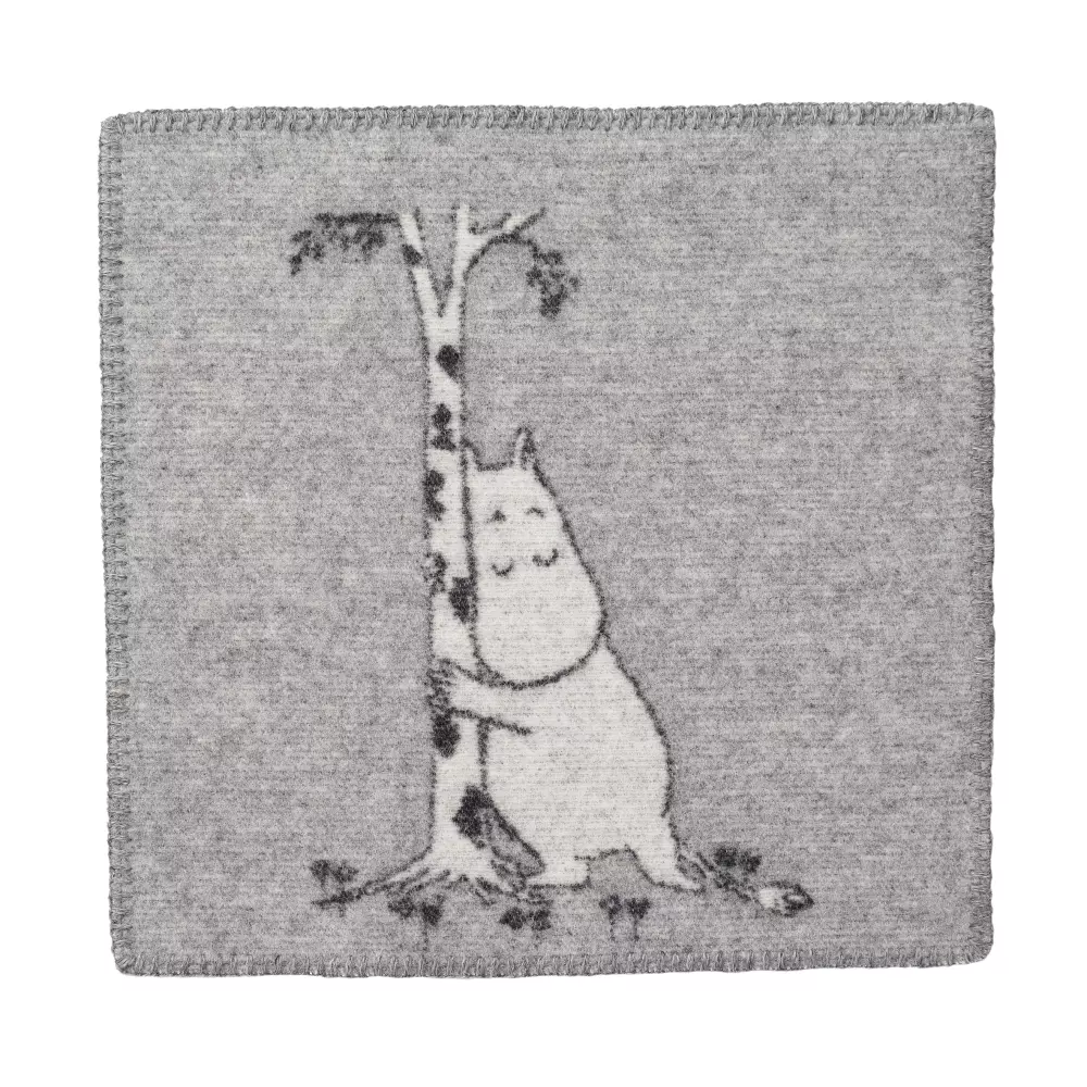 Klippan - Moomin Tree Hug Sitteunderlag, 7340032236156, 290301, Uterom og Fritid, Sitteunderlag, Klippan Yllefabrik, Sittunderlag Moomin tree hug 43 x 43 cm