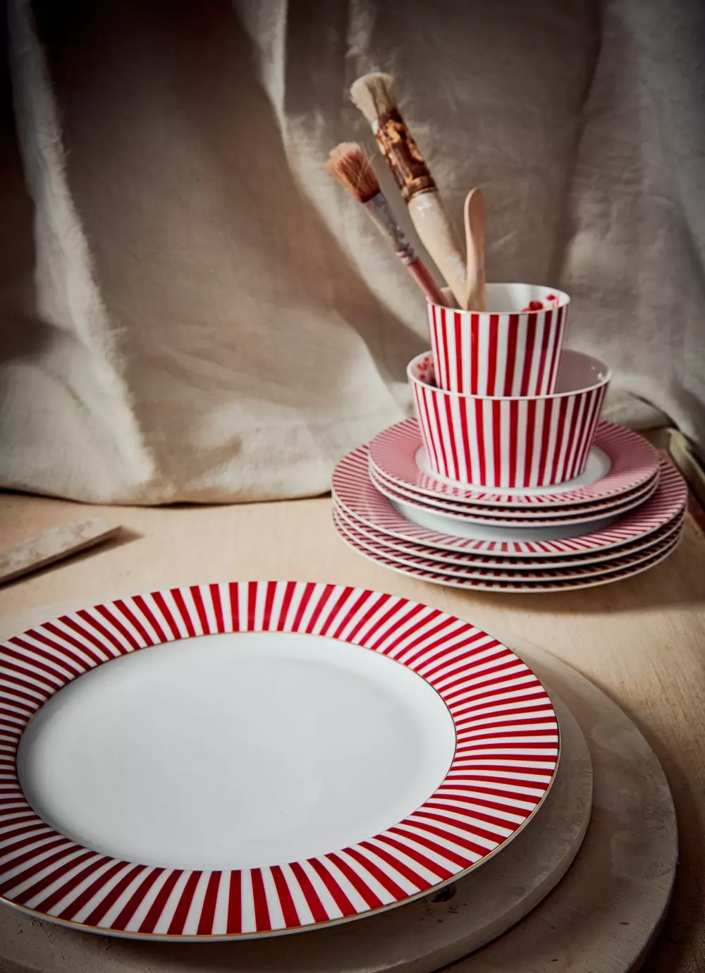 Plate Royal Stripes Dark Pink 26.5cm