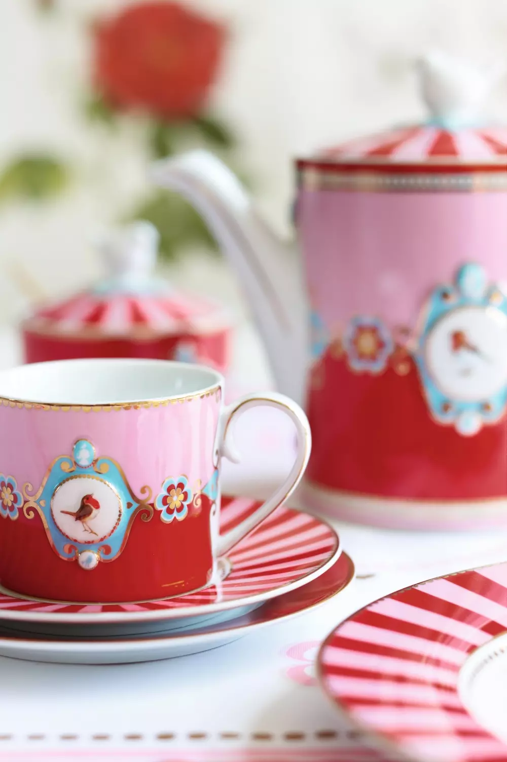 Mug Large Love Birds Medallion Red-Pink 250ml