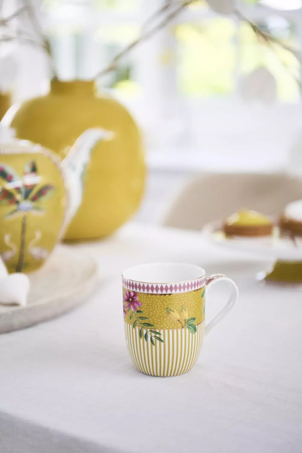 Set/2 Mugs Large La Majorelle Yellow 350ml, 8720812324669, 51.002.379, Kjøkken, Serviser, Pip Studio, New Edition Home bv