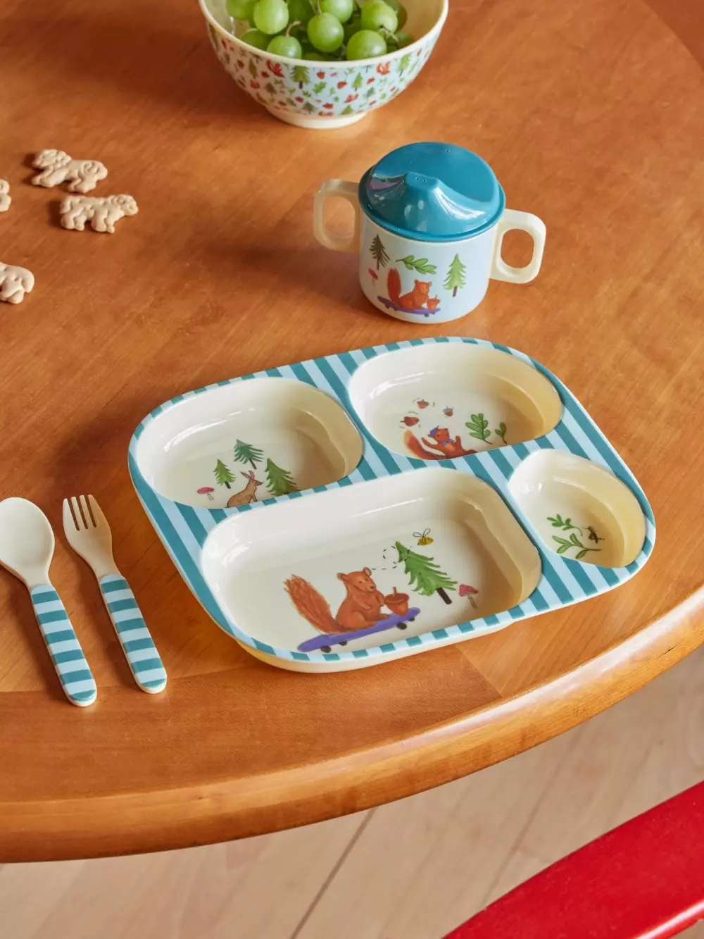 Melamin Gavesett Barn/Baby Blue Happy Forest, 5708315258233, BABOX-4ZHAFOB, Kjøkken, Barn, Rice, Melamine Baby Dinner Set in Gift Box - Blue Happy Forest Print - 4 pcs