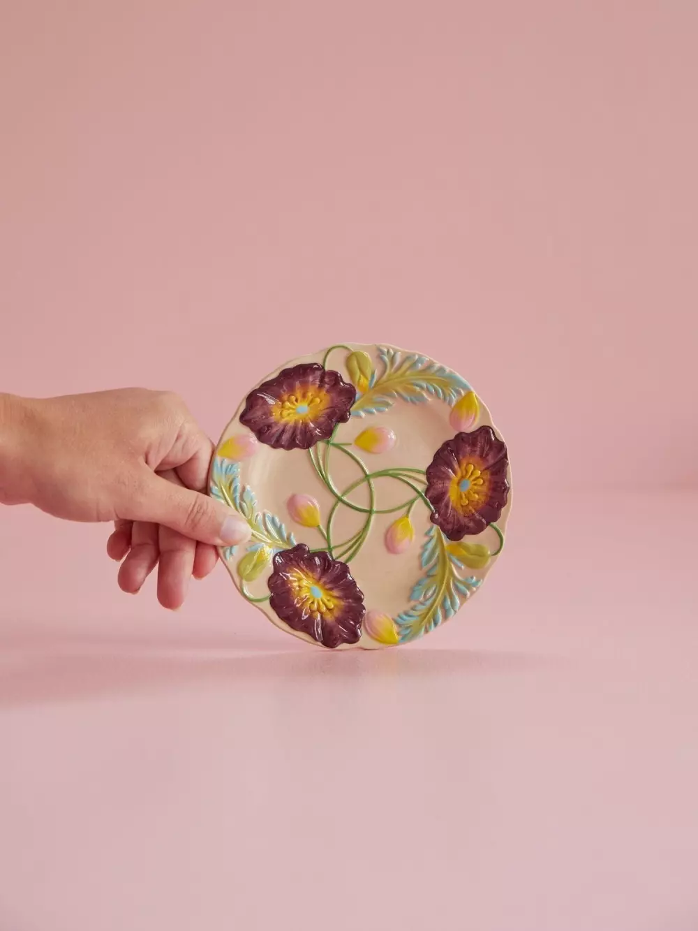 Keramikkasjett Med Blomstermotiv, 5708315248012, CECPL-EMSS, Kjøkken, Asjetter & Tallerkener, Rice, Ceramic Cake Plate with Embossed Flower Design - Soft Sand