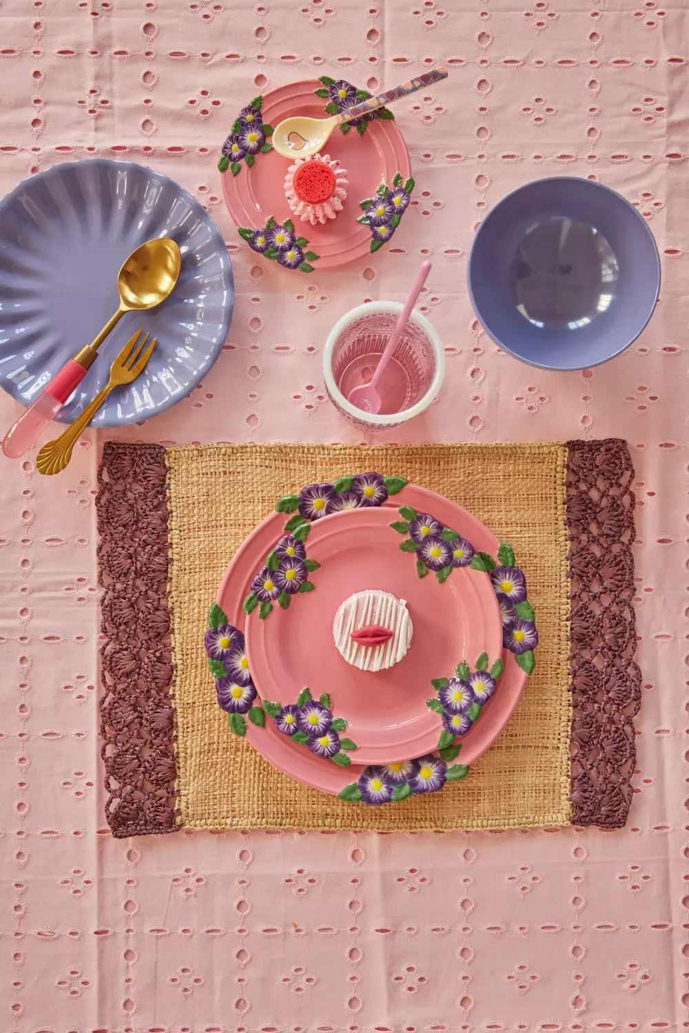 Lunsjasjett Keramikk Blomstermotiv Rosa, 5708315248227, CELPL-EMI, Kjøkken, Asjetter & Tallerkener, Rice, Ceramic Lunch Plate with Embossed Flower Design - Pink