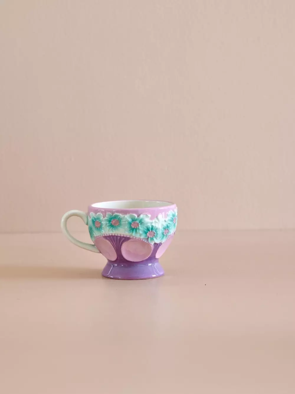 Keramikkrus Med Blomstermotiv Lilla, 5708315230369, CEMUG-EML, Kjøkken, Krus og Skåler, Rice, Ceramic Mug with Embossed Flower Design - Lavender - 250 ml