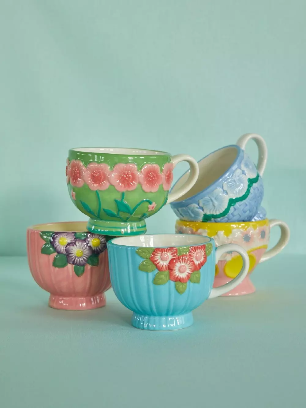 Keramikkrus Med Blomstermotiv, 5708315203271, CEMUG-EMSGR, Kjøkken, Krus og Skåler, Rice, Ceramic Mug with Embossed Flower Design - Sage Green - 250 ml
