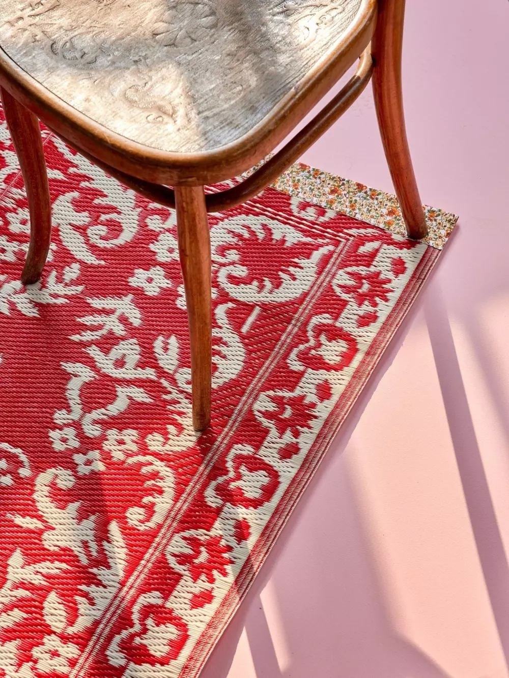 Teppe Ute/Inne Rødt, 5708315254518, FLCAR-R, Interiør, Tepper, Rice, Recycled Plastic Carpet with Red Design with Flower Borders