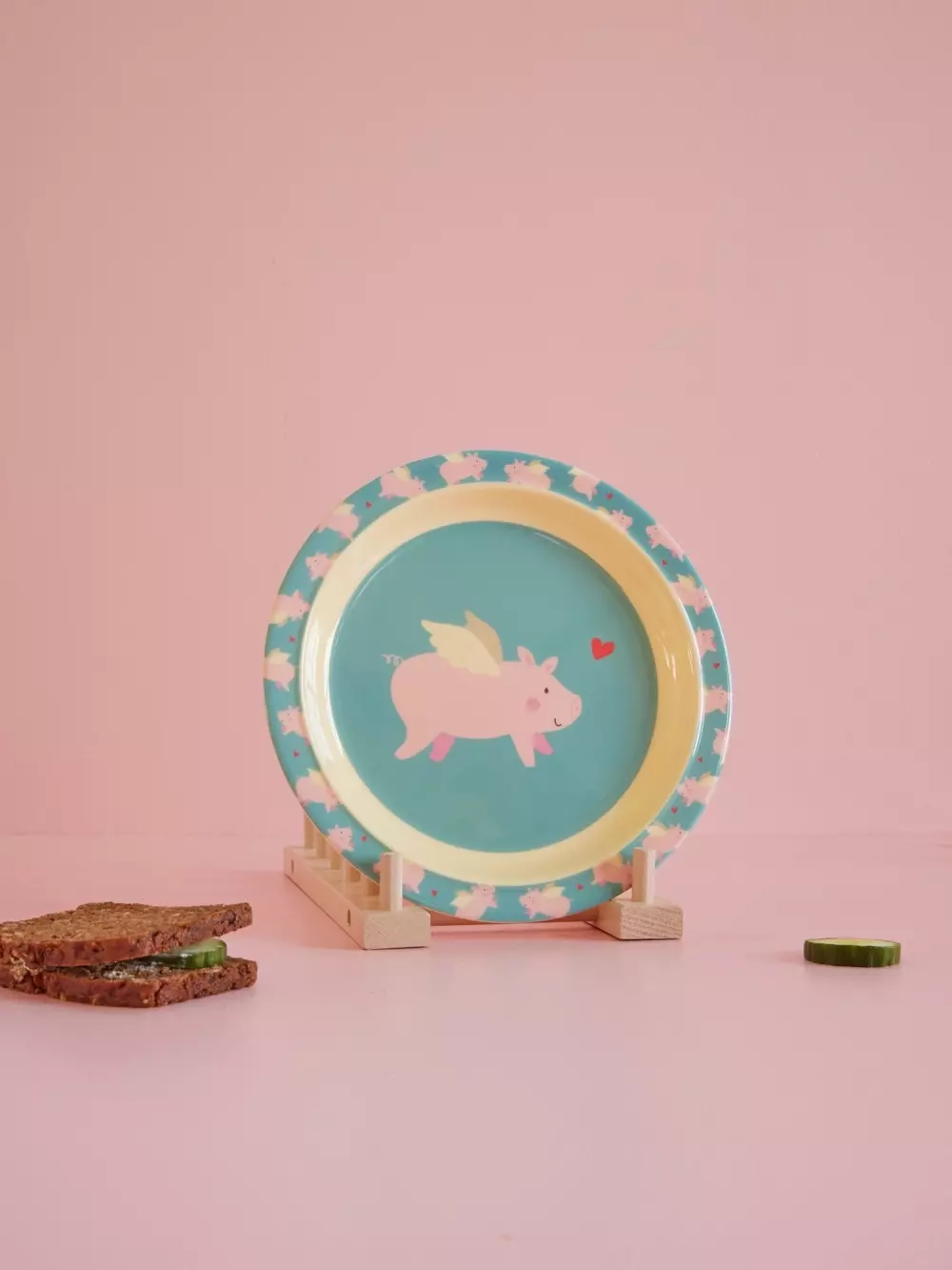 Melamin Asjett Flying Pig D22, 5708315245691, KILPL-FLYP, Kjøkken, Melamin- & Treservise, Rice, Melamine Kids Lunch Plate with Flying Pig Print