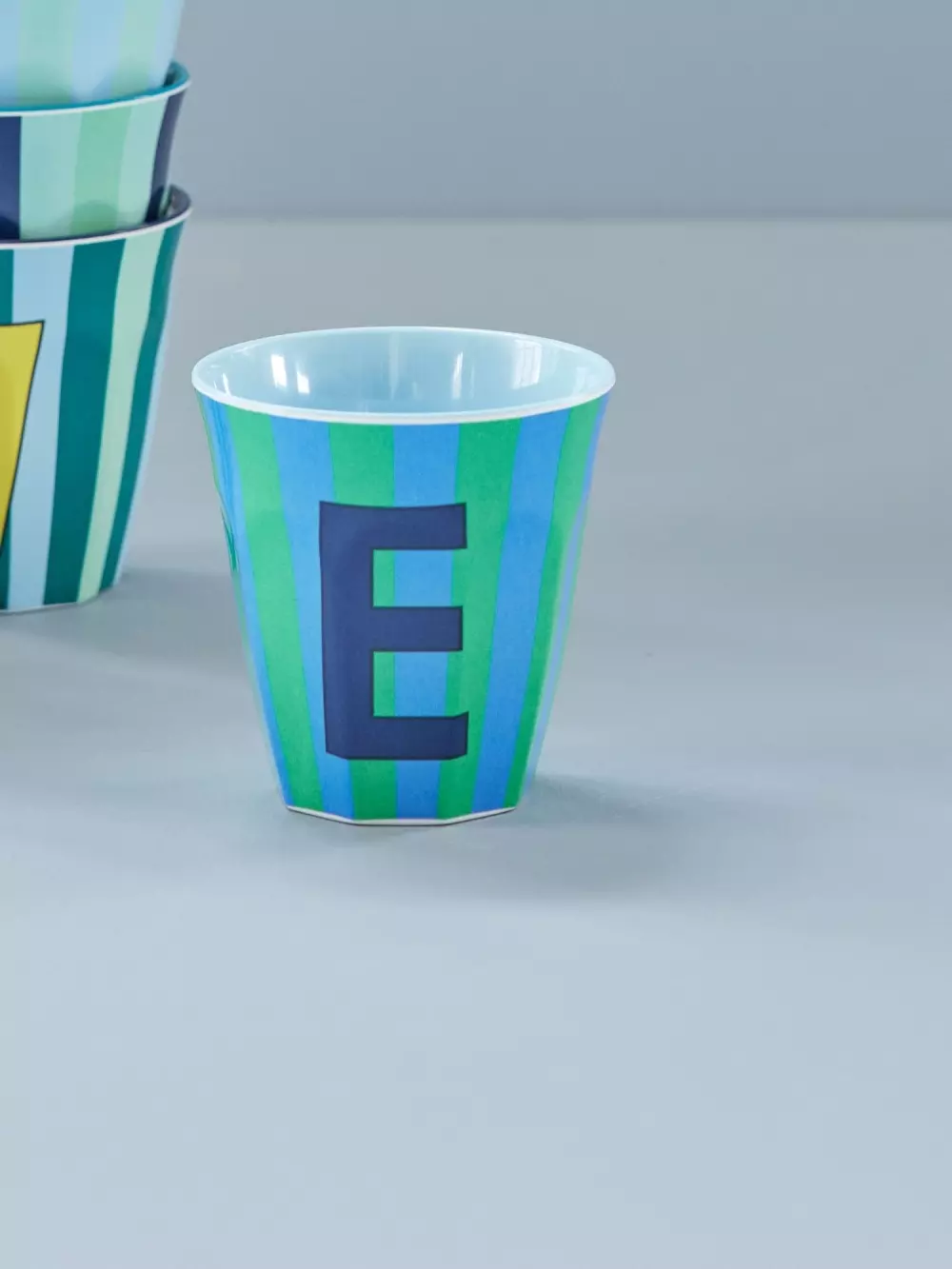 Melamin Bokstavkopp E H9 Striper, 5708315253962, MELCU-ALPSTREB, Kjøkken, Melamin- & Treservise, Rice, Melamine Cup with the Letter E - Stripes - Medium - 250 ml