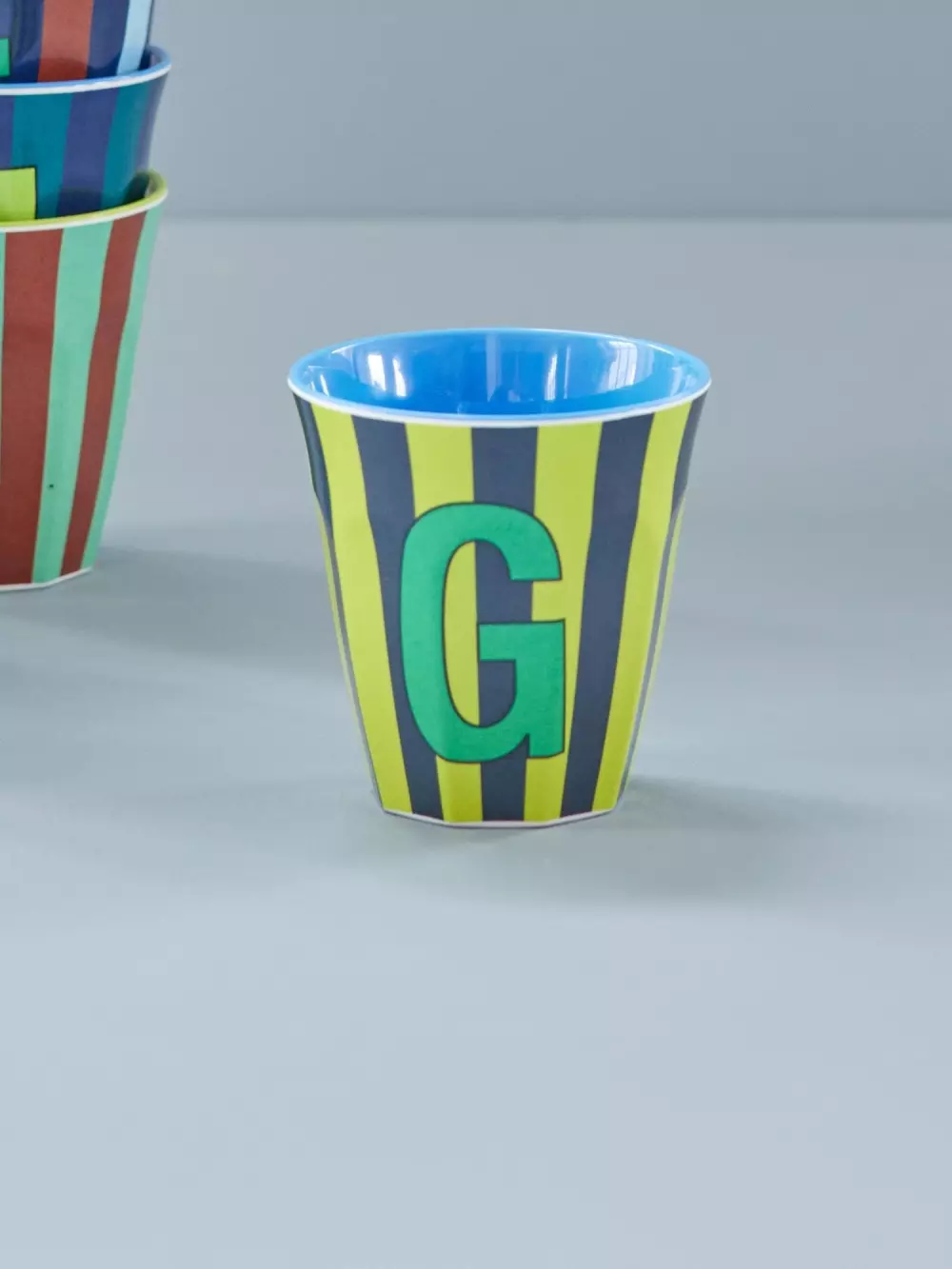 Melamin Bokstavkopp G H9 Striper, 5708315253986, MELCU-ALPSTRGB, Kjøkken, Melamin- & Treservise, Rice, Melamine Cup with the Letter G - Stripes - Medium - 250 ml