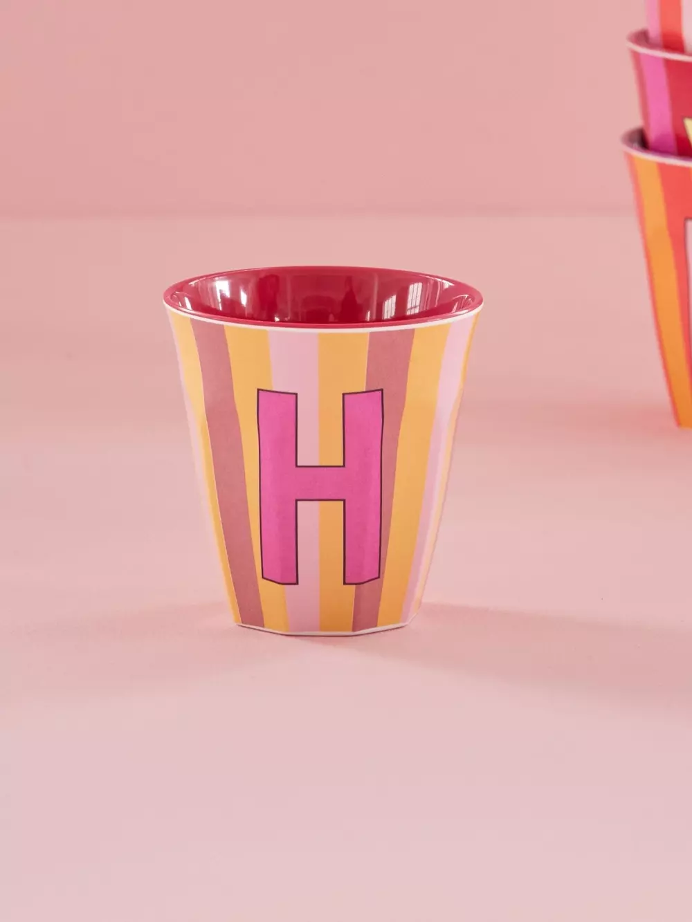 Melamin Bokstavkopp H H9, 5708315254242, MELCU-ALPSTRHI, Kjøkken, Melamin- & Treservise, Rice, Melamine Cup with the Letter H - Stripes - Medium - 250 ml