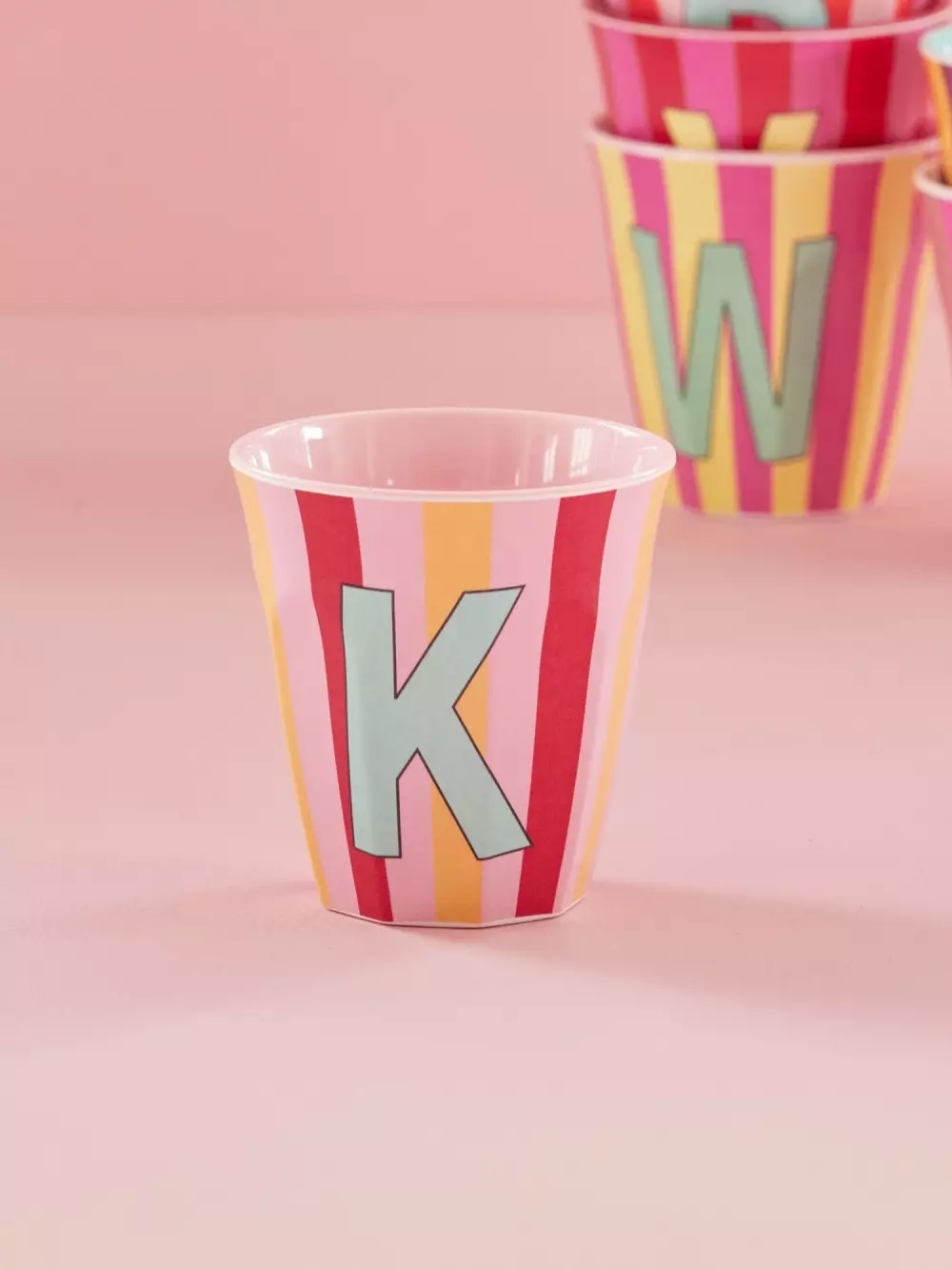 Melamin Bokstavkopp K H9, 5708315254273, MELCU-ALPSTRKI, Kjøkken, Melamin- & Treservise, Rice, Melamine Cup with the Letter K - Stripes - Medium - 250 ml