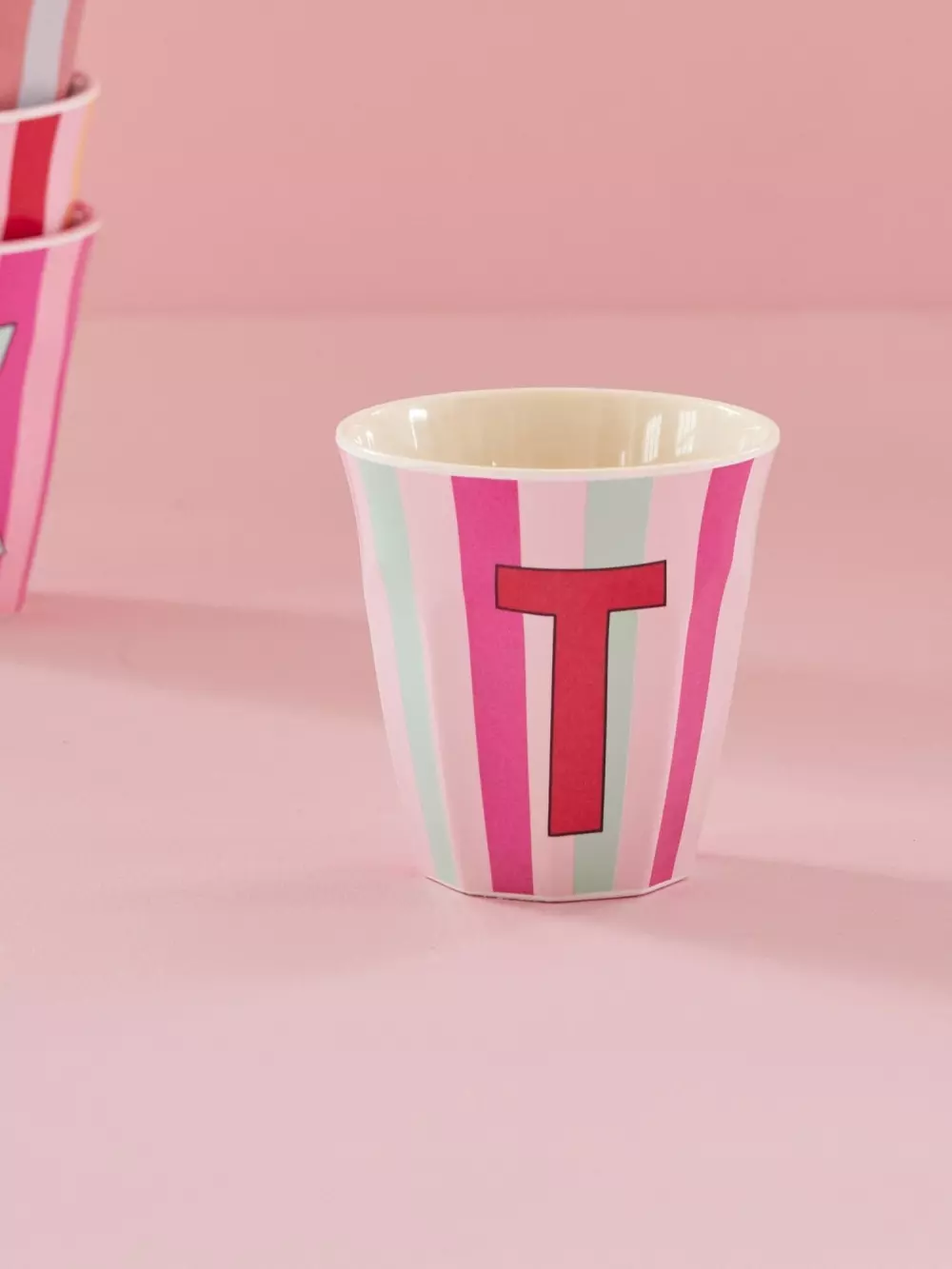 Melamin Bokstavkopp T H9, 5708315254358, MELCU-ALPSTRTI, Kjøkken, Melamin- & Treservise, Rice, Melamine Cup with the Letter T - Stripes - Medium - 250 ml