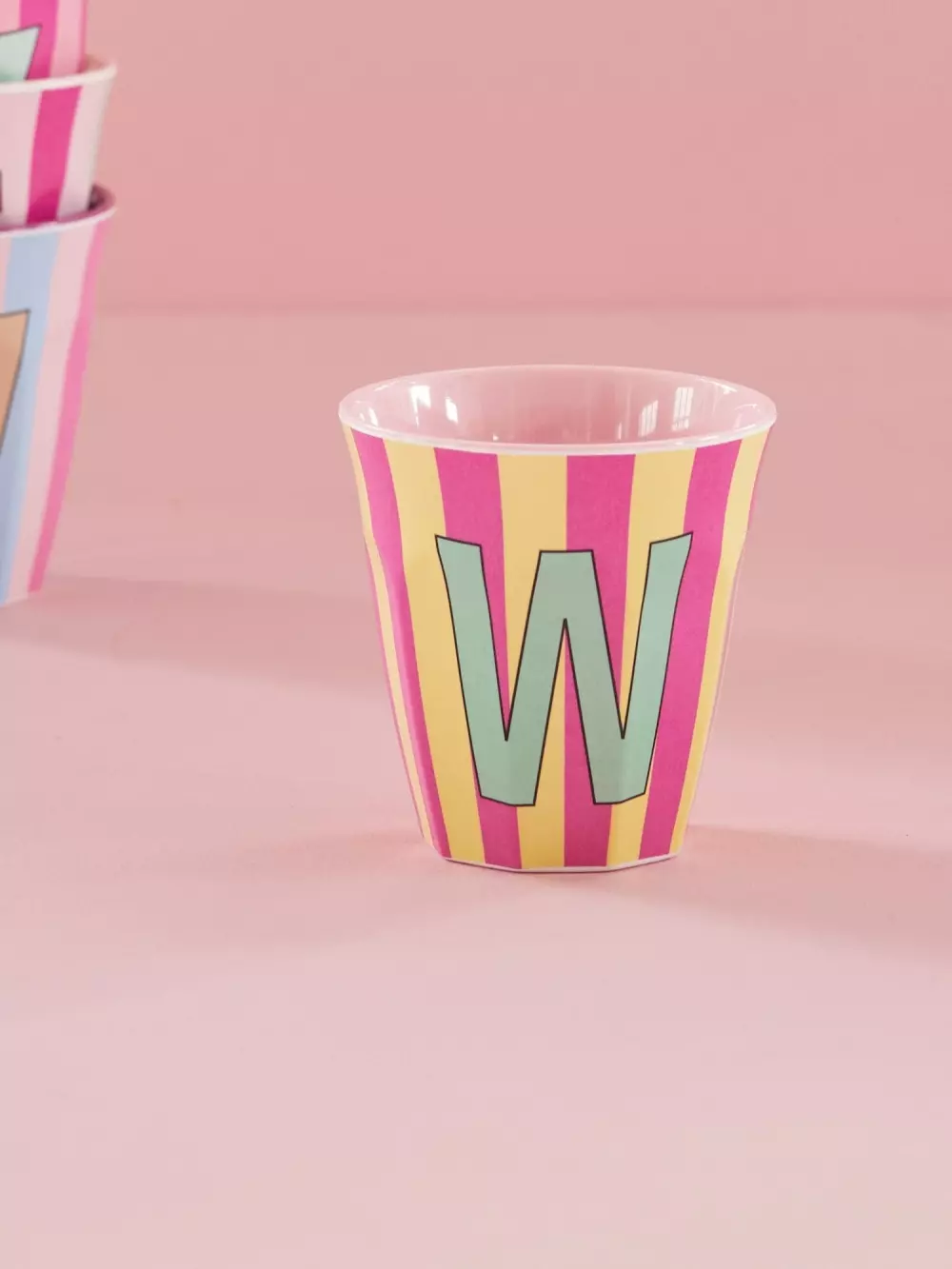 Melamin Bokstavkopp W H9, 5708315254389, MELCU-ALPSTRWI, Kjøkken, Melamin- & Treservise, Rice, Melamine Cup with the Letter W - Stripes - Medium - 250 ml