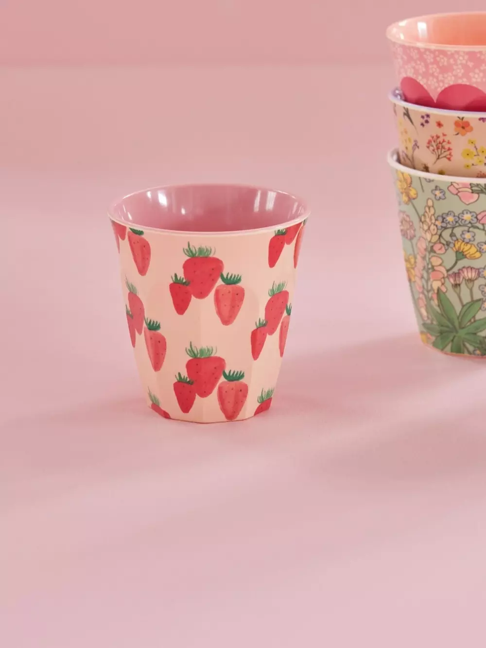 Melaminkopp Strawberry H9, 5708315181524, MELCU-STRAWB, Kjøkken, Melamin- & Treservise, Rice, Melamine Cup with Strawberry Print - Medium - 250 ml