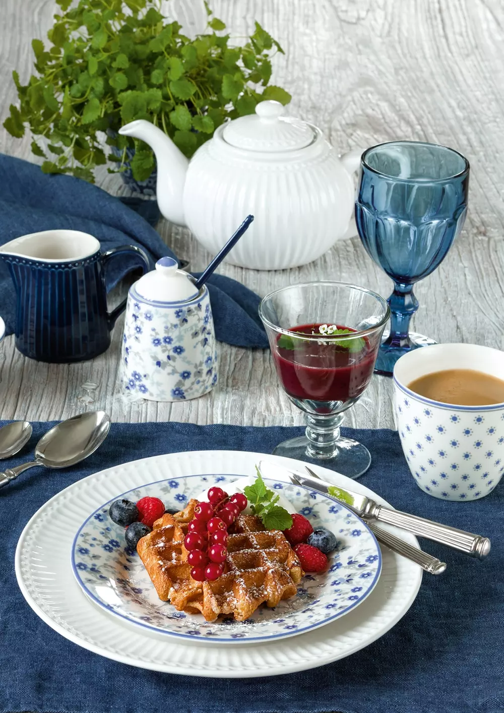 Fløtemugge Monica Dusty Blue, 5707463475752, STWCREMON2804, Kjøkken, Mugger og Karafler, GreenGate, Creamer Monica dusty blue