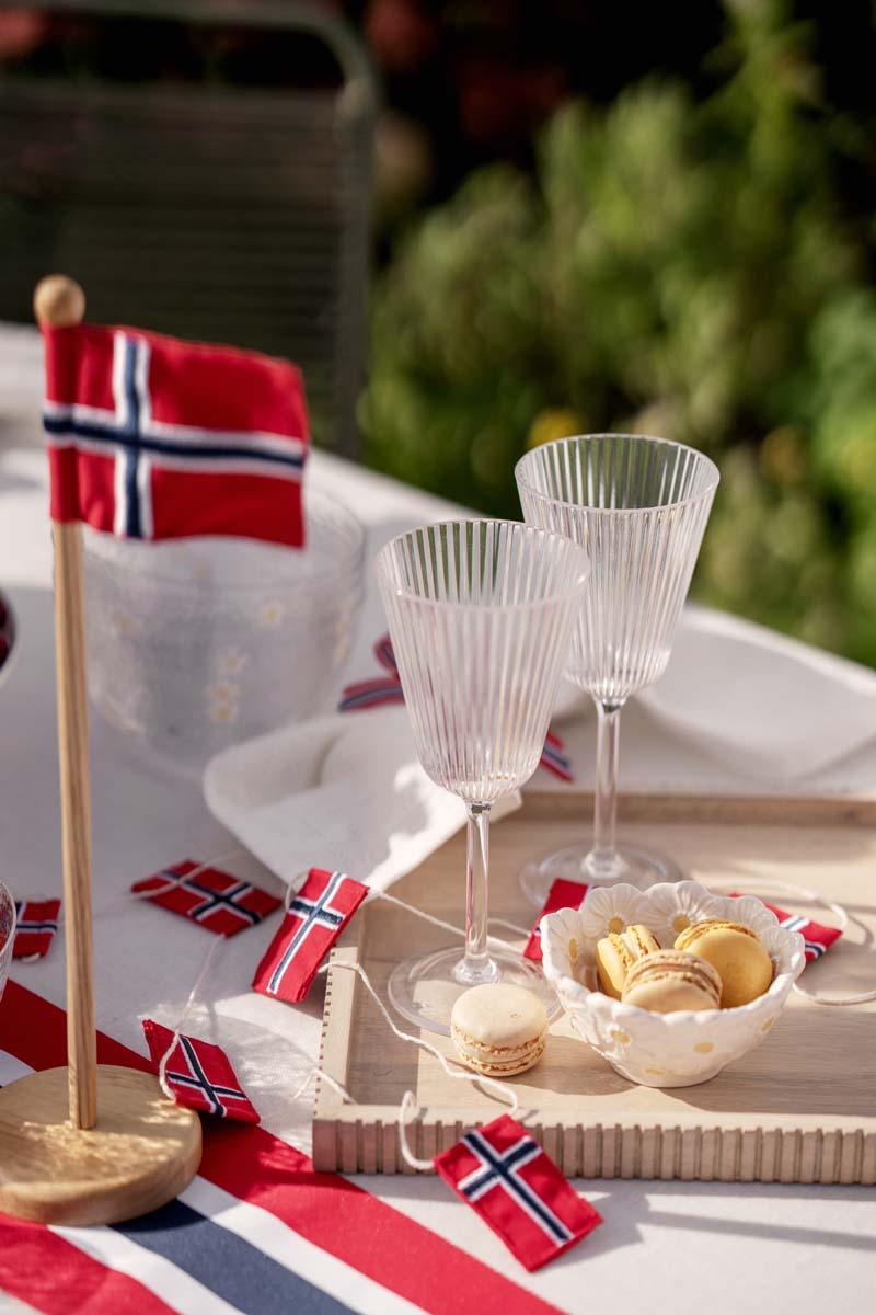 Pappservise og asjett i akryl