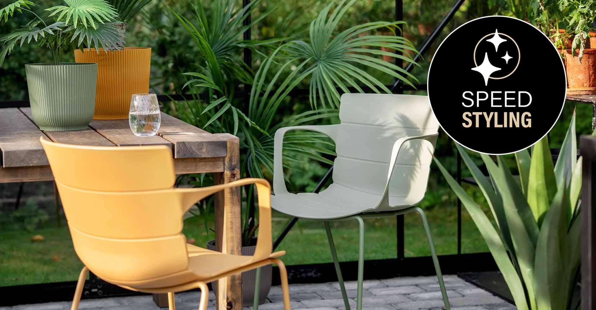 Uteplass med utestoler og grønne planter